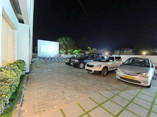 Poppys Anukula Residency Vellore Buitenkant foto