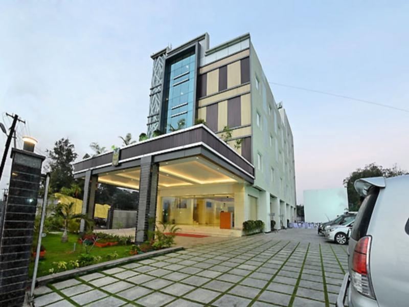 Poppys Anukula Residency Vellore Buitenkant foto